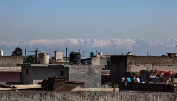 Жители Индии благодаря карантину впервые за 30 лет увидели Гималии