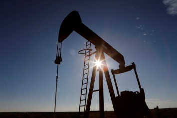 Страны ОПЕК+ договорились о рекордном сокращении добычи нефти