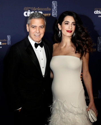 Амаль и Джордж Клуни пожертвовали 1 миллион долларов на борьбу с эпидемией
