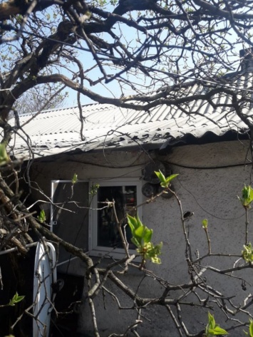 В Золотом боевики «ЛНР» обстреляли хутор Вольный: снаряд попал в дом волонтера гуманитарной миссии