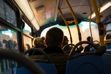 Боялся увольнения: в «ДНР» больной коронавирусом две недели ездил с температурой на работу автобусом