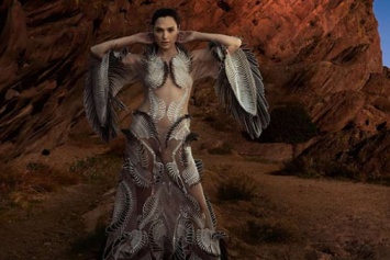 Популярная актриса попозировала в откровенном наряде в пустыне