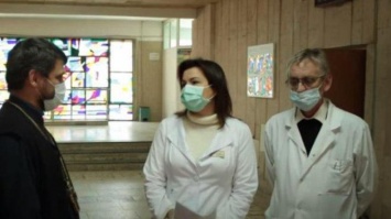 Борьба с пандемией коронавируса: как УПЦ помогает медикам