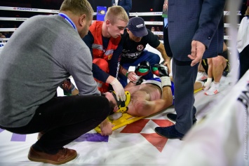 Украинец отправил соперника в нокаут и того уносили из ринга на носилках