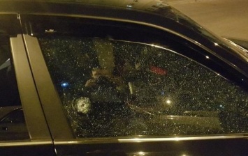 В Киеве водитель элитного авто устроил стрельбу на дороге