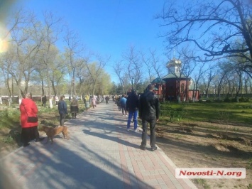 Николаевская полиция проследила, как в Вербное воскресенье соблюдают карантин в храме на Театральной (ФОТО)