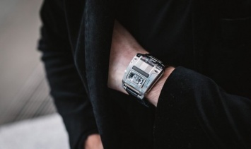 Urwerk удивляет новыми умными наручными часами