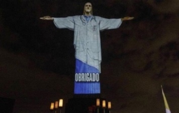 На статую Христа в Рио-де-Жанейро "надели" медицинский халат