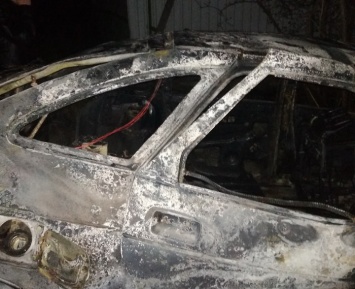 В «ЛНР» пьяный водитель врезался в хозпостройку - в сгоревшем авто погибла девушка