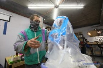 В Харькове создали оригинальную маску для защиты врачей (ФОТО)