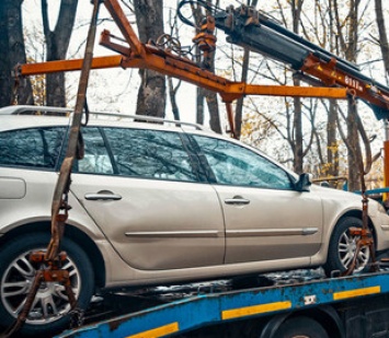 Киевлянам разрешили возвращать автомобили со штрафстоянок онлайн