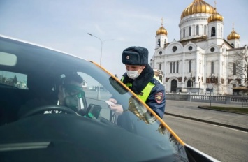 Московские таксисты будут проверять электронные пропуска клиентов с помощью мобильного приложения