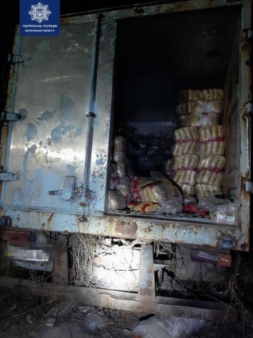 Житель Запорожья ночью украл из грузовика 65 пачек макарон