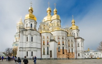 Экое позорище: монахи Лавры просят денег у украинцев