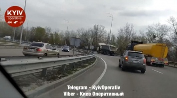 В Киеве неадекватный водитель мчался по встречке и чудом не попал в ДТП (видео)
