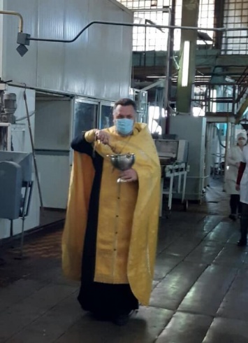 Православные священники освятили пасхальные куличи на хлебозаводе Аккермана