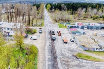 "Большая стройка": Как ремонтируют дорогу в Луганской области (фото)