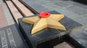 В Аккермане заменили украденную вандалами звезду на Мемориале Славы