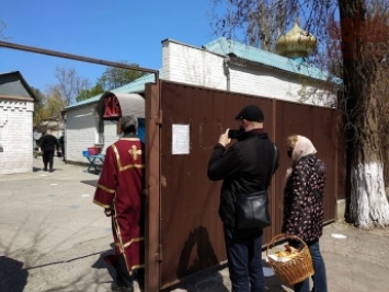 В Запорожье полиция стала составлять протоколы на священнослужителей (фото, видео)