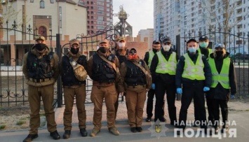 В Киеве возле храмов уже дежурят Нацгвардия и полиция