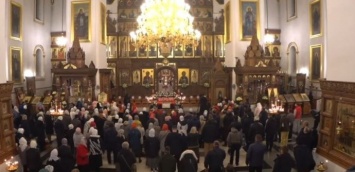 В Донецкой области сотни верующих пришли на богослужение в Святогорскую Лавру без масок и не соблюдая дистанцию