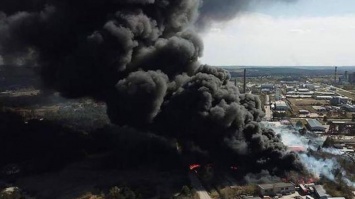 Бочки с химикатами взлетали в воздух: в Польше произошел пожар на полигоне химотходов (видео)