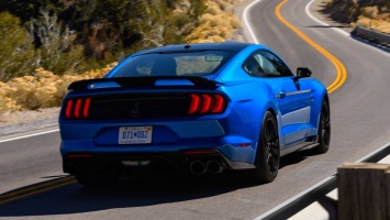 Следующий Ford Mustang станет полноприводным гибридом с V8?
