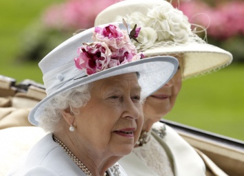 Королева Елизавета II отметит свой день рождения с родственниками по онлайн связи: фото именинницы