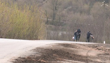 В Высокополье на Харьковщине, где вспышка COVID-19, перекопали грунтовые дороги