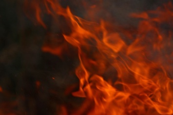 В Приазовском районе мужчина едва не сгорел