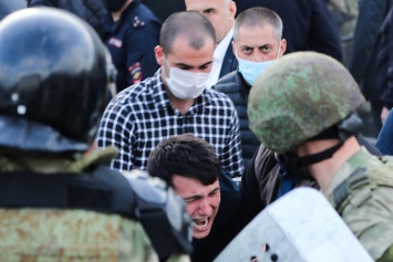 Возбуждено дело о насилии в отношении полиции на акции во Владикавказе