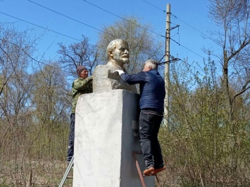 В «ДНР» местные коммунисты принялись массово реставрировать памятники Ленину в связи с юбилеем советского вождя