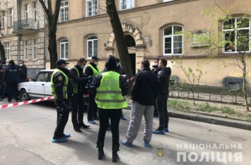 Стрельба во Львове: неизвестные убили двоих мужчин в подъезде дома, объявлен план «Перехват»