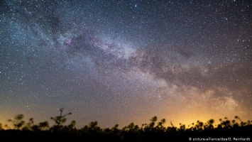 Апрельский звездопад в безоблачные ночи (фото)