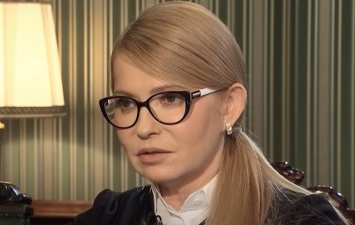 Тимошенко ерунды не посоветует: лидер "Батькивщины" показала, какие книги читает на карантине