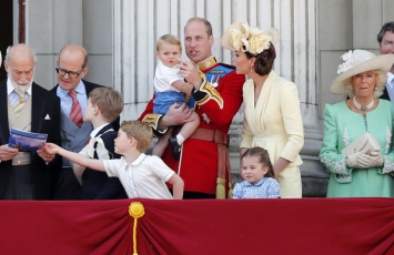 Младшему сыну принца Уильяма и Кейт Миддлтон исполнилось два года: милые фото малыша