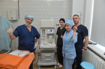 Борис Ложкин передал киевской больнице современный наркозно-дыхательный аппарат