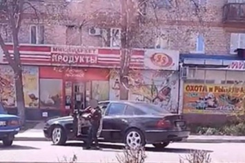 В 10 лет сам на ''Мерседесе'': в Запорожской области засняли ребенка за рулем. Видео