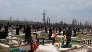 В Сумах ПЦУ не советует посещать кладбища и принимает поминальные записки онлайн