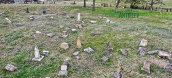 На старинном кладбище в Мелитополе люди жарили шашлыки - видео