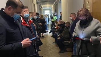 В Днепре судят мэра Покрова Александра Шаповала: прессу не пустили