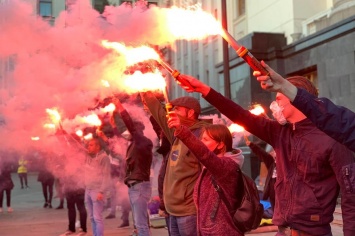 У Офиса президента проходит акция протеста по делу Гандзюк