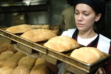Почему нельзя есть горячий хлеб - ответ экспертов