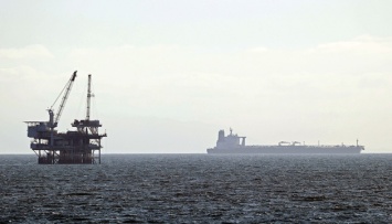 У побережья Калифорнии собрались 30 танкеров, ибо негде разгрузить нефть