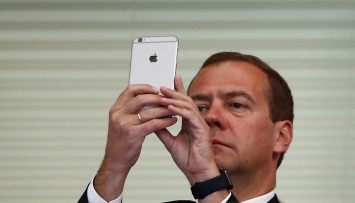 Власти России сделают платной обязательную регистрацию смартфонов