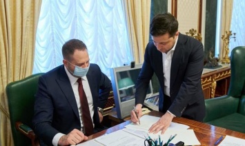 Кто здесь президент: реакция соцсетей на фото Зеленского и Ермака