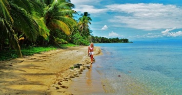 Молодожены застряли на райском острове из-за коронавируса