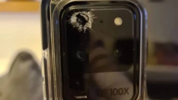 Samsung S20 Ultra проявила проблему со стеклом камеры