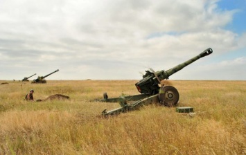 БТРы, артиллерия и 100 тонн боеприпасов: в двух областях выявили рекордный арсенал оружия