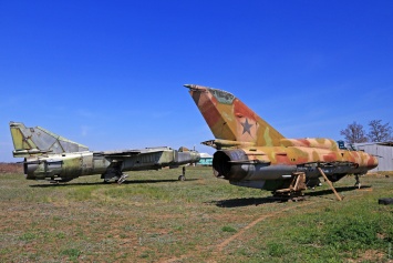 "Аллея Мигов" в одесском Межлиманье: летчики Гидропорта спасли от утилизации раритетные самолеты